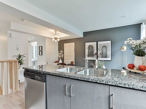 2nd image of 7 Applewood Ln #232