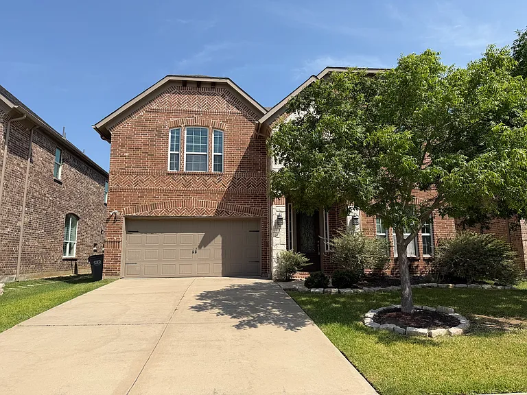 2417 Kingsgate Dr — Photo 3
