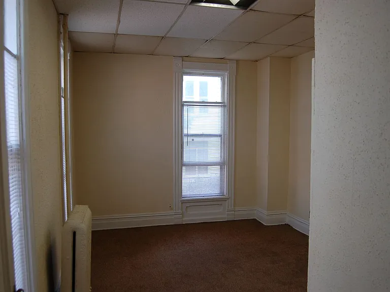 209 E Mifflin St — Photo 12