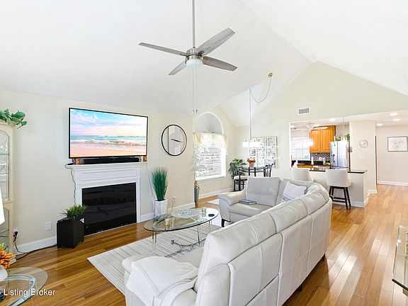 3rd image of 10000 Plum Hollow Ct