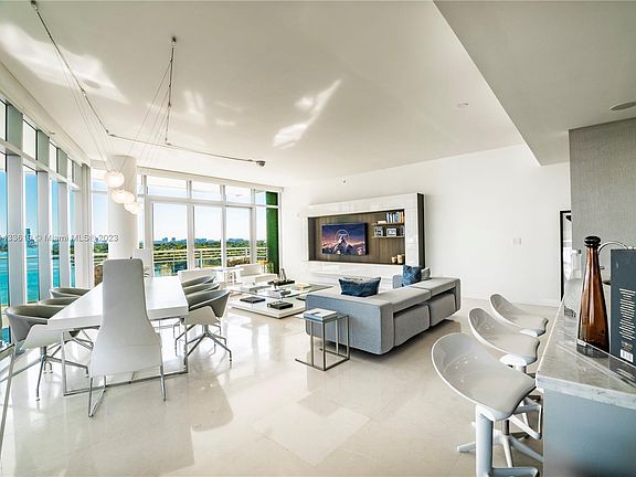 3rd image of 6101 Aqua Ave APT 701