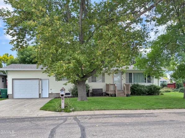 160 2nd Ave N, Carrington, ND 58421