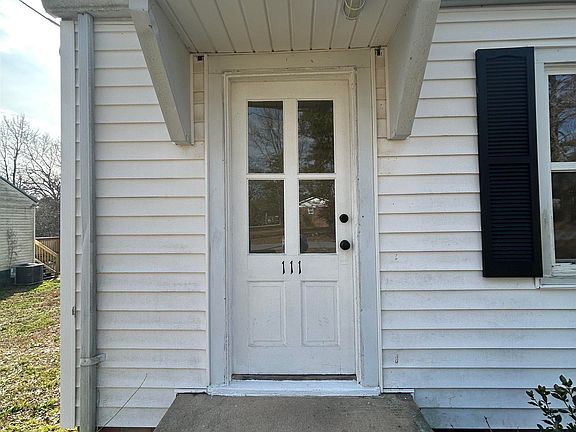 4th image of 111 Crane Ave