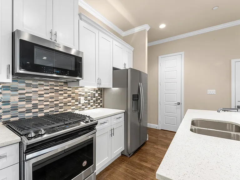 2952 Sheridan Dr — Photo 35