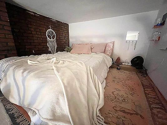 3rd image of 156 W 76th St #2D
