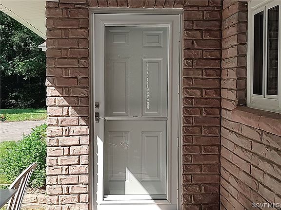 5th image of 810 Mansion Dr