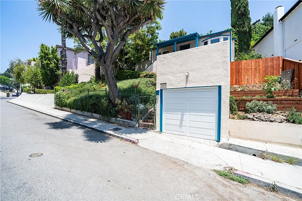 3 bed, 1116 sqft, $5,000 — Photo 2