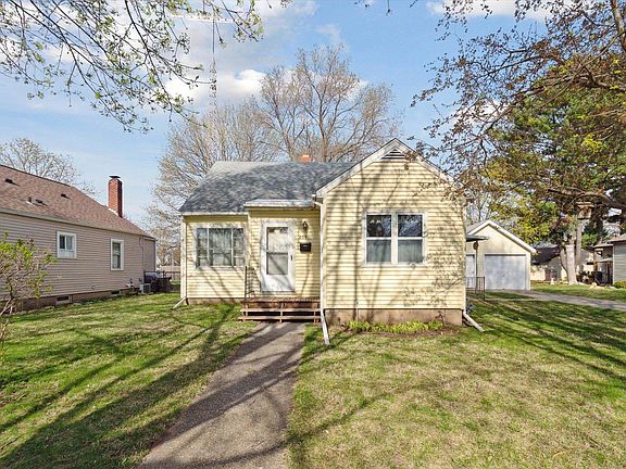 3rd image of 909 Caroline St