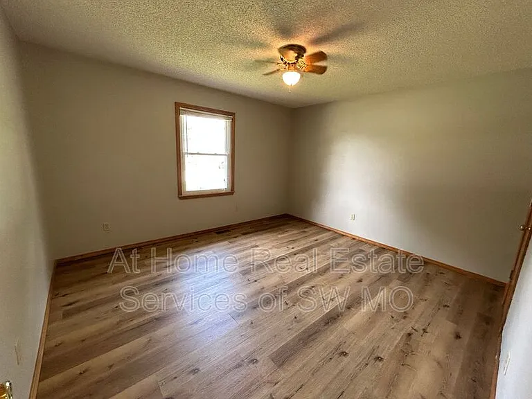 306 W Hunter Dr — Photo 8