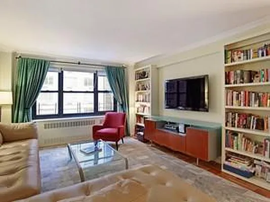 Sold by R New York | media 4