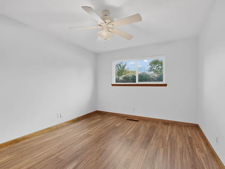 9912 Dorothy Pl NE — Photo 16
