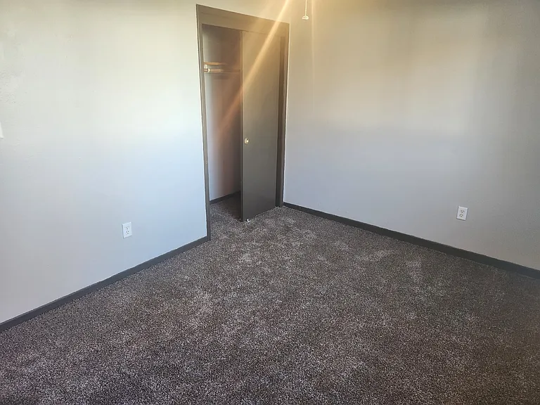 450 Laurel St — Photo 19