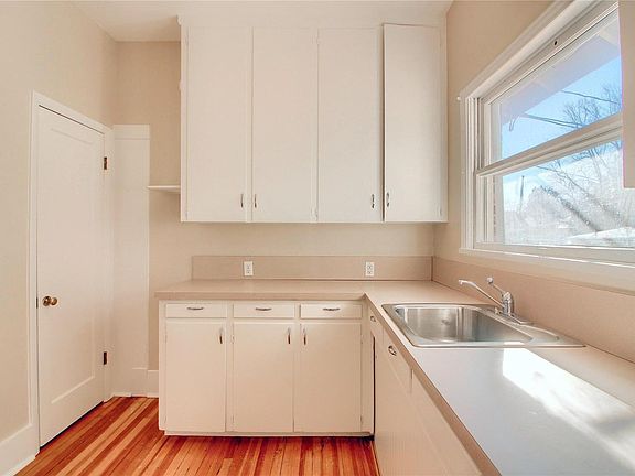 5th image of 1890 W Littleton Blvd