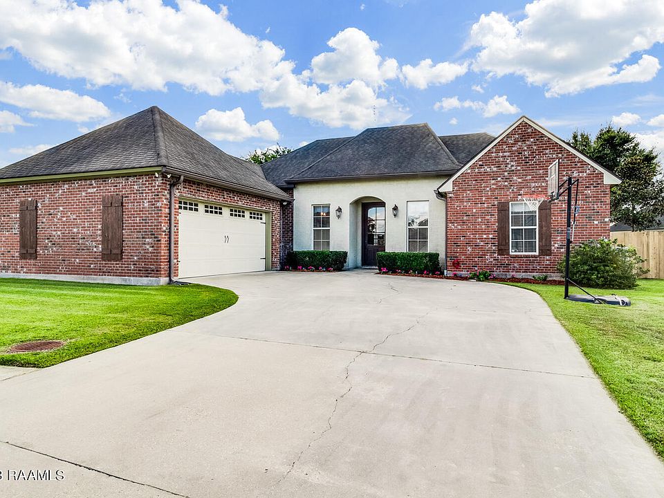 1st image of 202 Brookhaven Dr