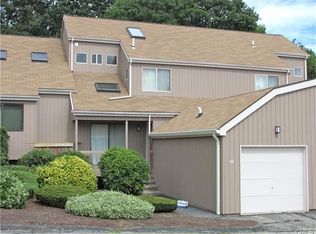 412 Wooded Ln, Shelton, CT 06484