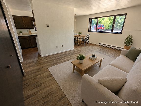 4th image of 1075 Lancaster St #D