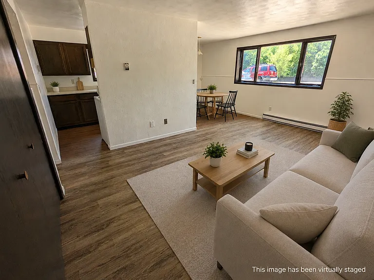1075 Lancaster St #D — Photo 4