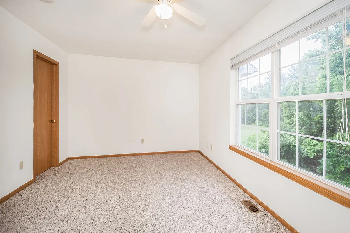 Building Photo - 701 Fotis Dr