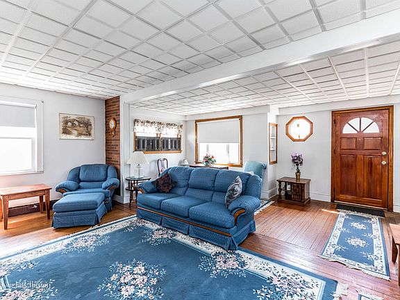 3rd image of 25 Lenox Ave
