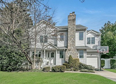 2nd image of 148 Greenway W