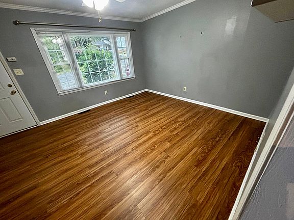 3rd image of 3010 Daisy Ct