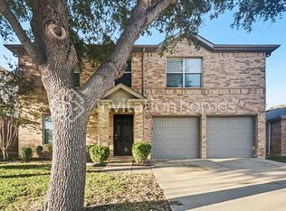 1813 Desperado Rd, Fort Worth, TX 76131