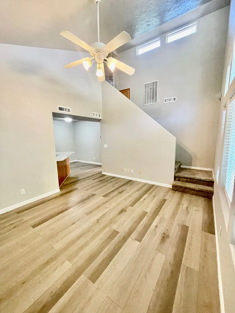 Pet-Friendly Three Bedroom Townhome in Hurricane — Photo 3