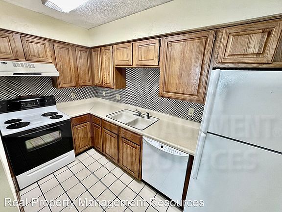 5th image of 8012 NW 7th Pl APT 325