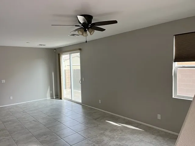 3 bed, 2040 sqft, $2,100 — Photo 3