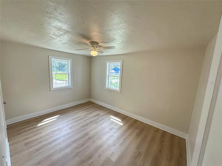 1650 Prescott St S — Photo 4