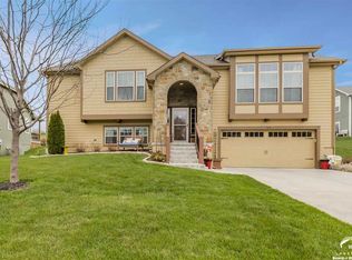 160 Aspen Ln, Lawrence, KS 66049