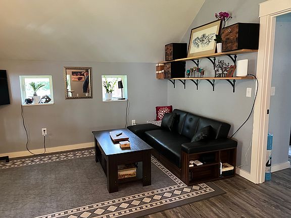 4th image of 184 Elm St #6