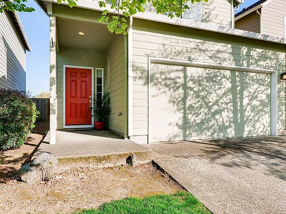 3rd image of 1764 SE 32nd Ave