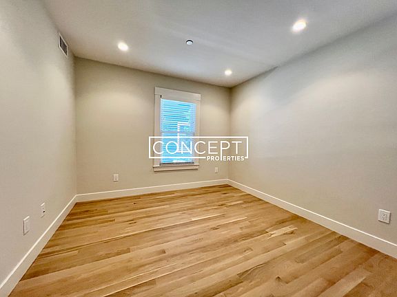 5th image of 210 Banks St #1