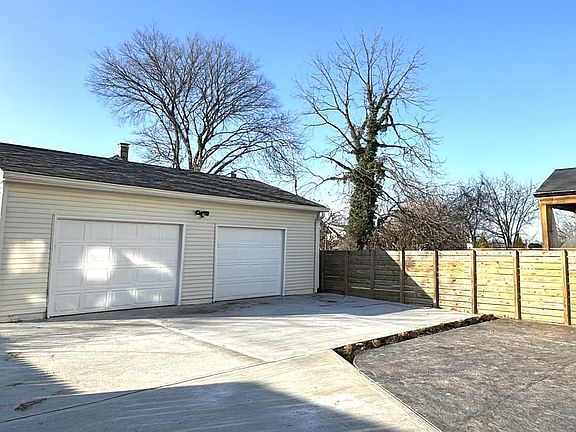 3rd image of 3557 Larkspur Ave