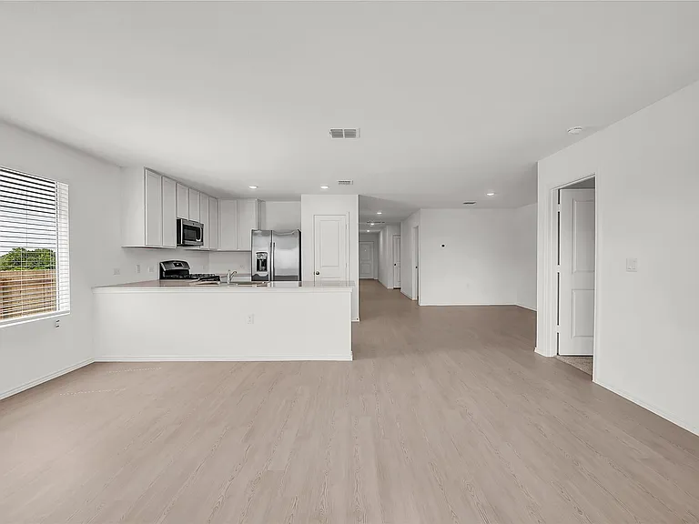 2528 Willkomen Way — Photo 6