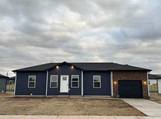 125 Maverick Dr, Mount Vernon, MO 65712