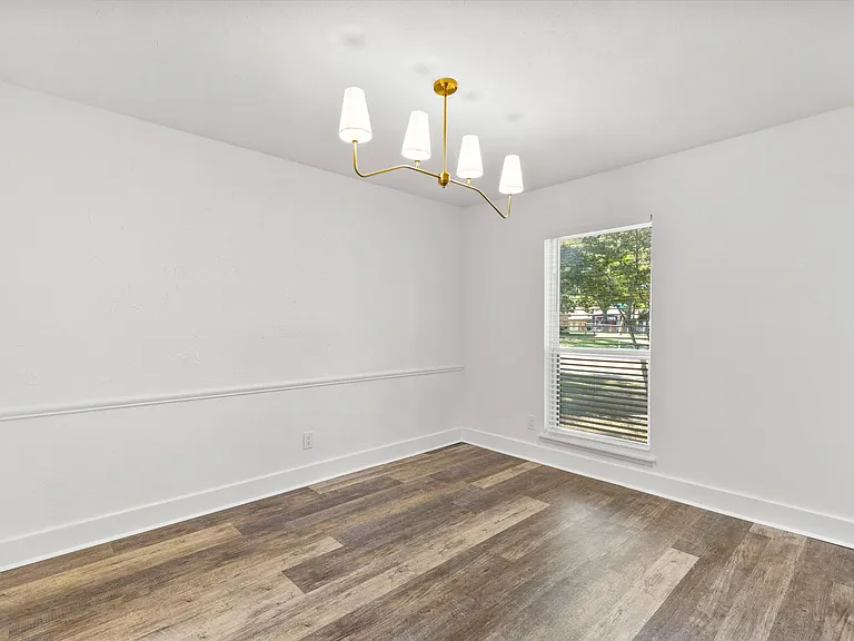 2814 Lindbergh Dr — Photo 11
