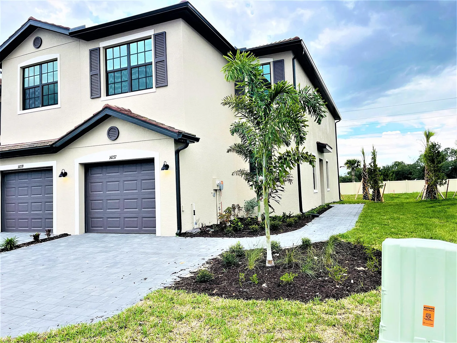 3 bed, 2.5 bath, 1934 sqft, $2,500 — Photo 2