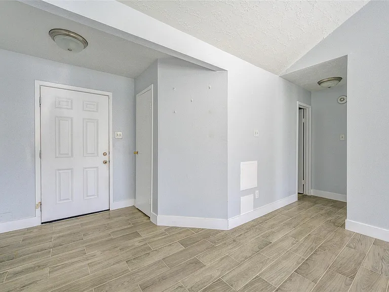 7506 Stone Pine Ln — Photo 2