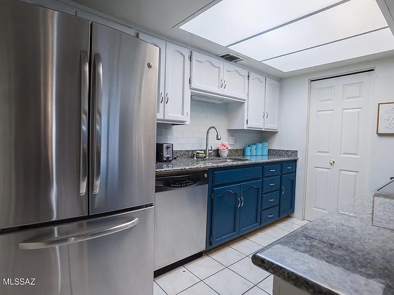 1200 E River Rd #B-27 — Photo 15