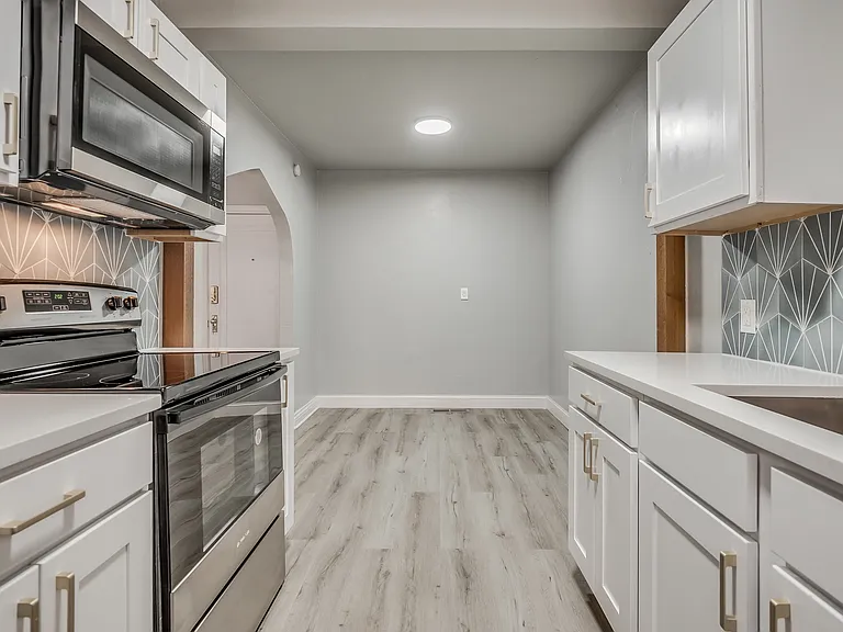 2801 N Walker Ave #5 — Photo 3