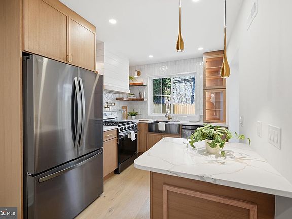 5th image of 2216 Tulip St