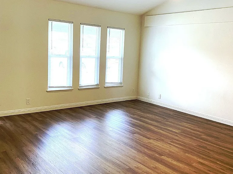 1760 N Rutherford St — Photo 8