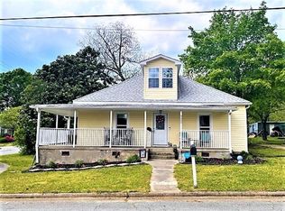 300 North St, Graham, NC 27253