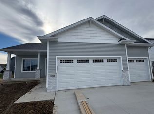 16512 Bentwood Dr, Urbandale, IA 50323