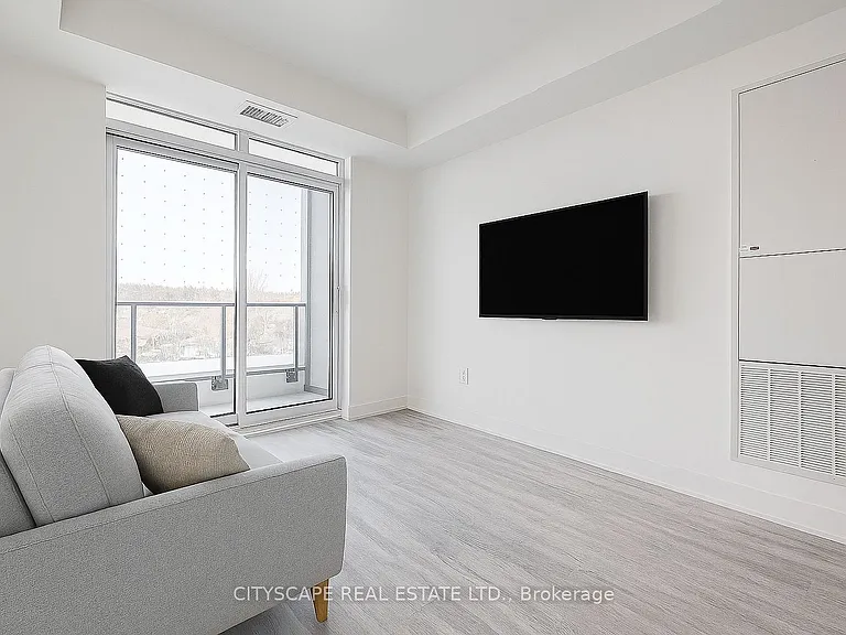 858 Dupont St #316 — Photo 5