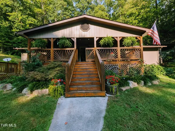 556 Racking Rock Rd, Clintwood, VA 24228