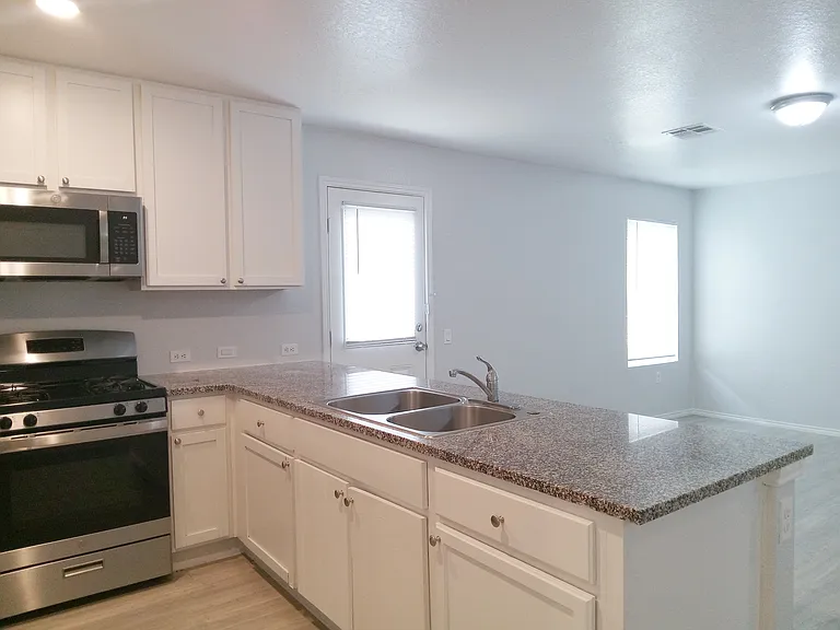 1002 Cook Bnd — Photo 5