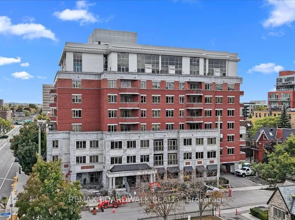 320 McLeod St #Penthouse 804, Ottawa, ON K2P 1A3